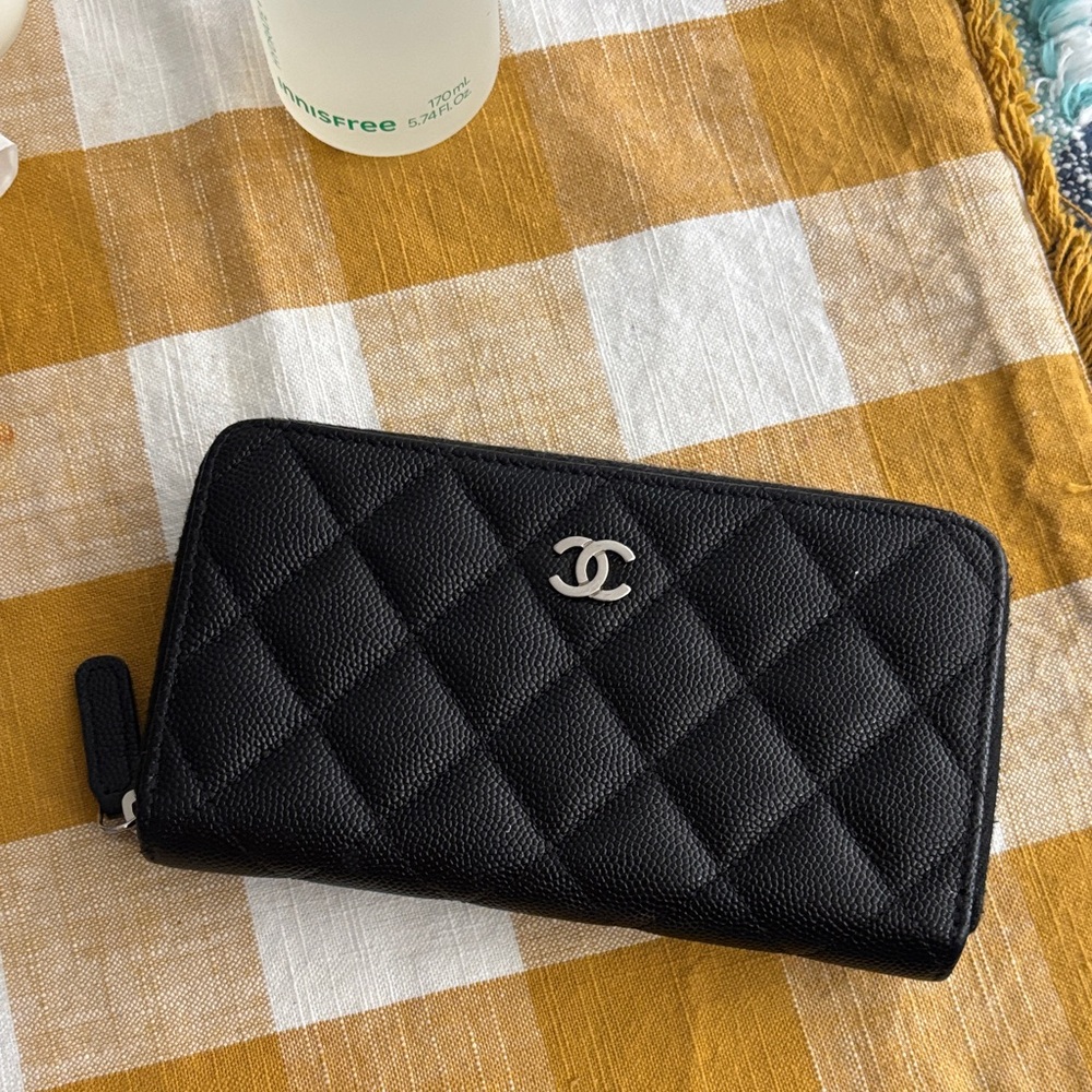 CHANEL Black Quilted Zipper Wallet